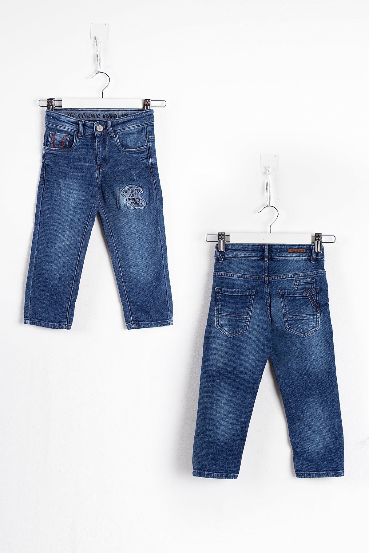 جينز صبياني مقاس صغير